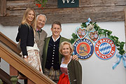 Sarah Brandner, Edmund Stoiber, Bastian Schweinsteiger, Karin Stoiber (©Foto: Martin Schmitz)